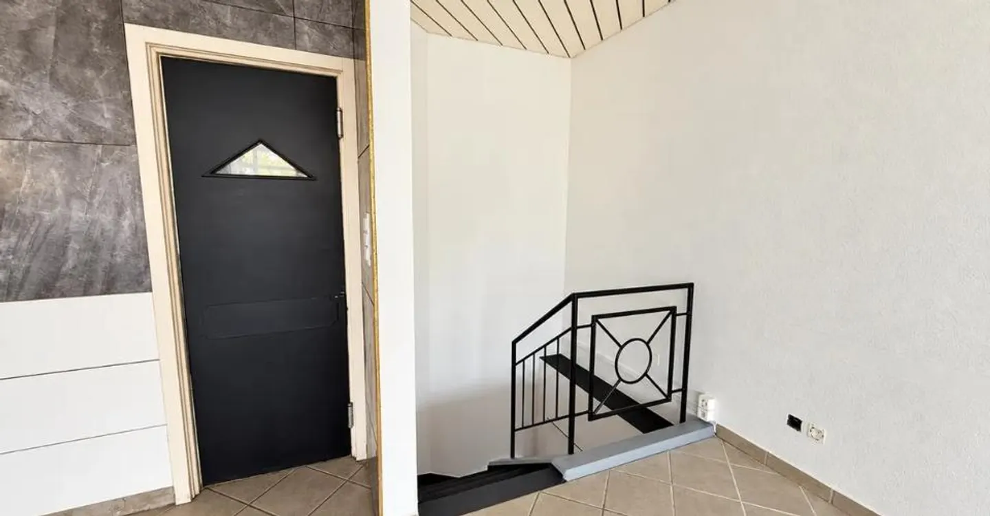 Commercial space to renovate   An investment opportunity with attractive returns - Photo 8 of 13