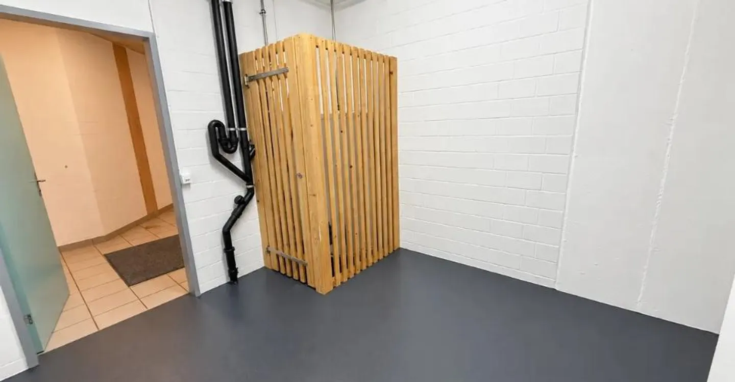 Commercial space to renovate   An investment opportunity with attractive returns - Photo 12 of 13