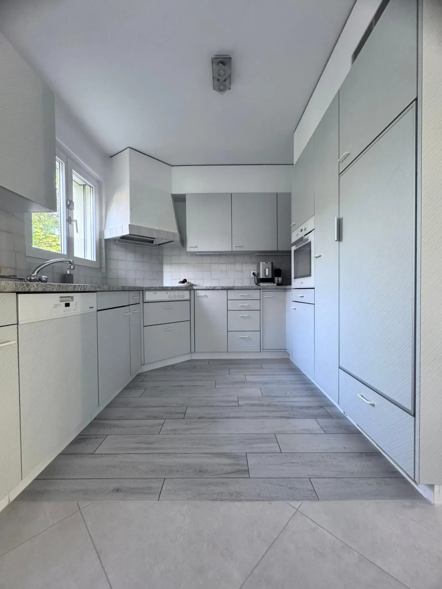 4.5-Zimmer-Wohnung im EG mit grosszügigem gedecktem Sitzplatz - Foto 3 von 9