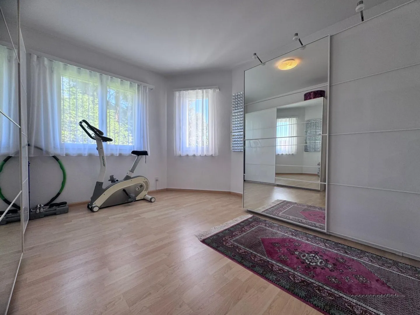 4.5-Zimmer-Wohnung im EG mit grosszügigem gedecktem Sitzplatz - Foto 5 von 9