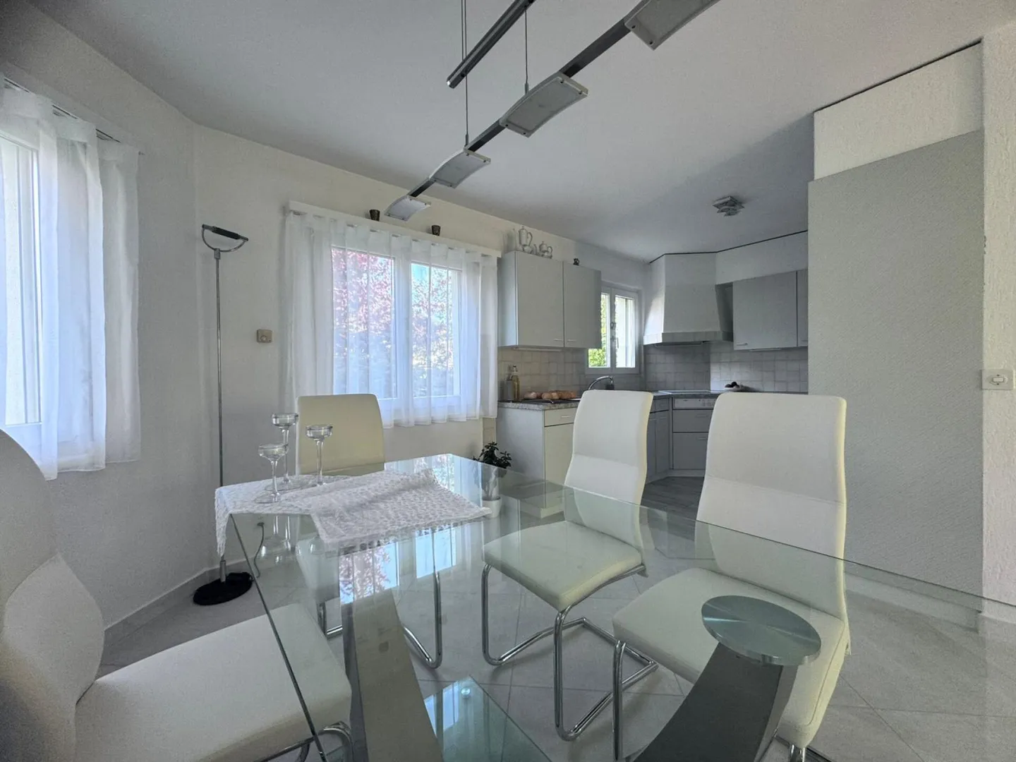 4.5-Zimmer-Wohnung im EG mit grosszügigem gedecktem Sitzplatz - Foto 1 von 9