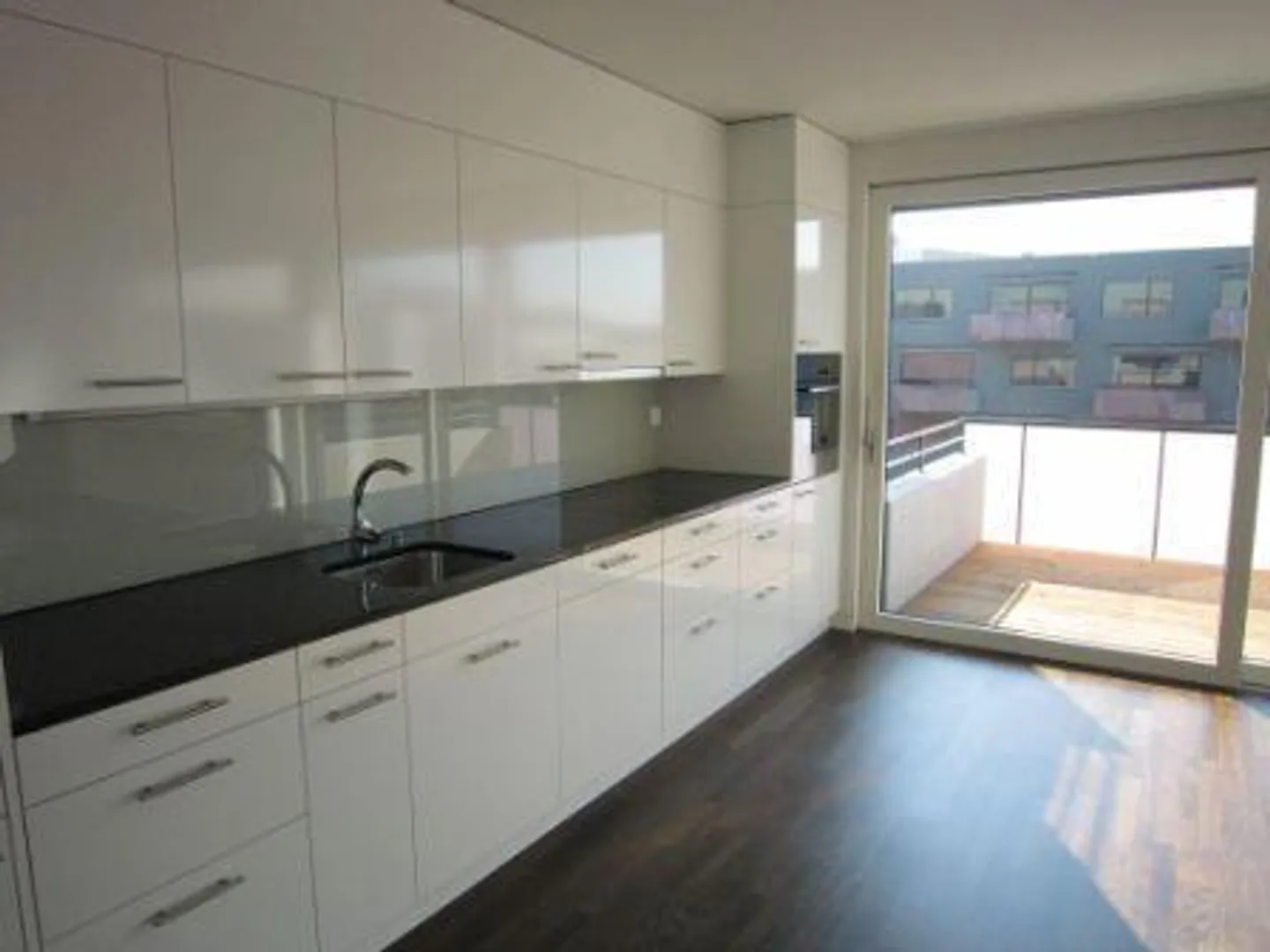 Appartamento familiare accanto a Westside! - Foto 2 di 8