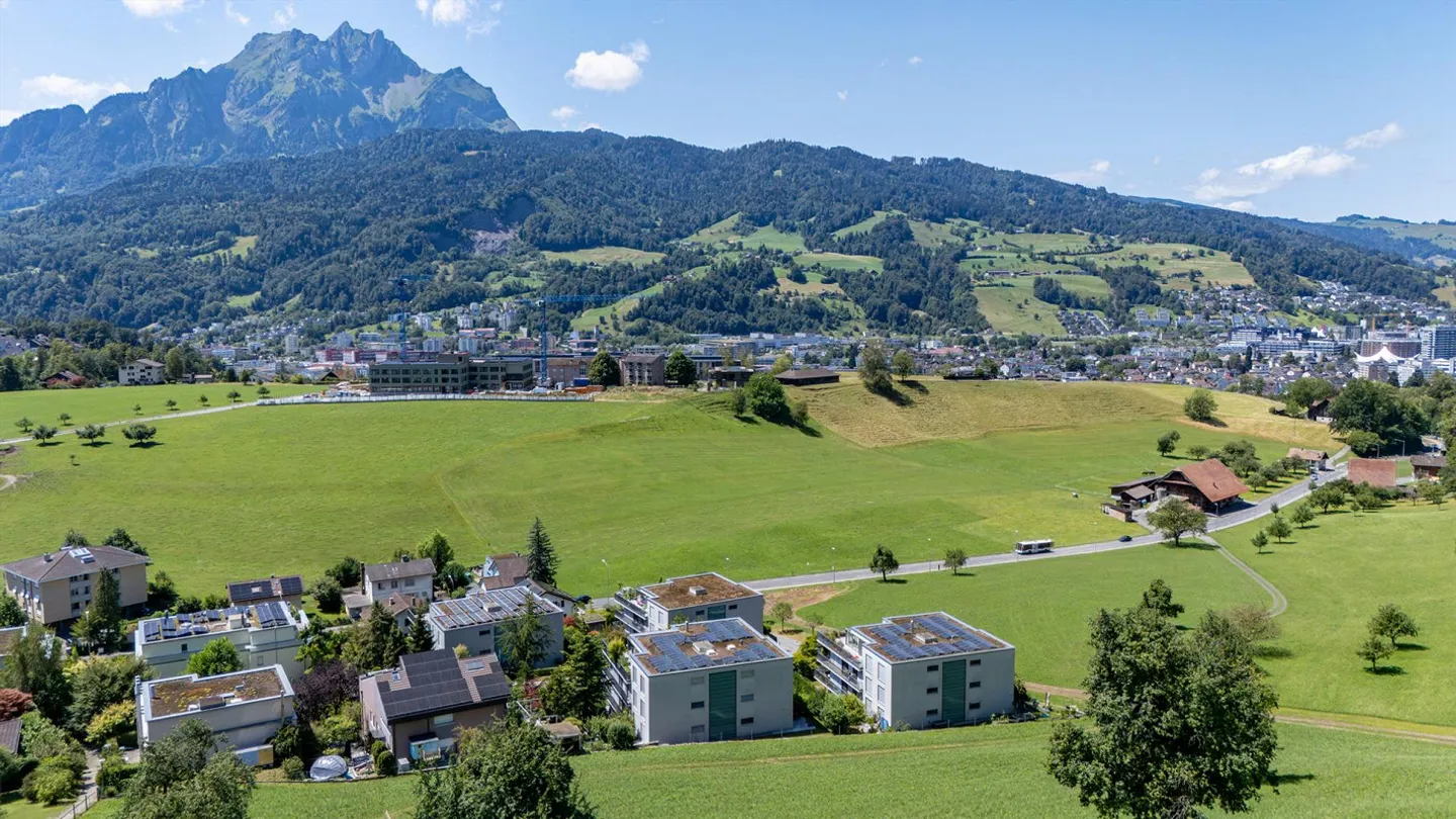 Appartement avec une grande terrasse de jardin et vue sur le Pilatus dans le quartier de Felmis - Photo 2 sur 2