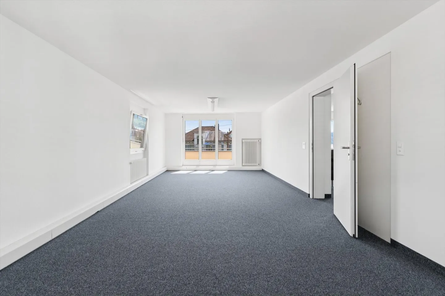 Your new workplace with lake panorama – Bright. Quiet. Inspiring. - Photo 2 of 9