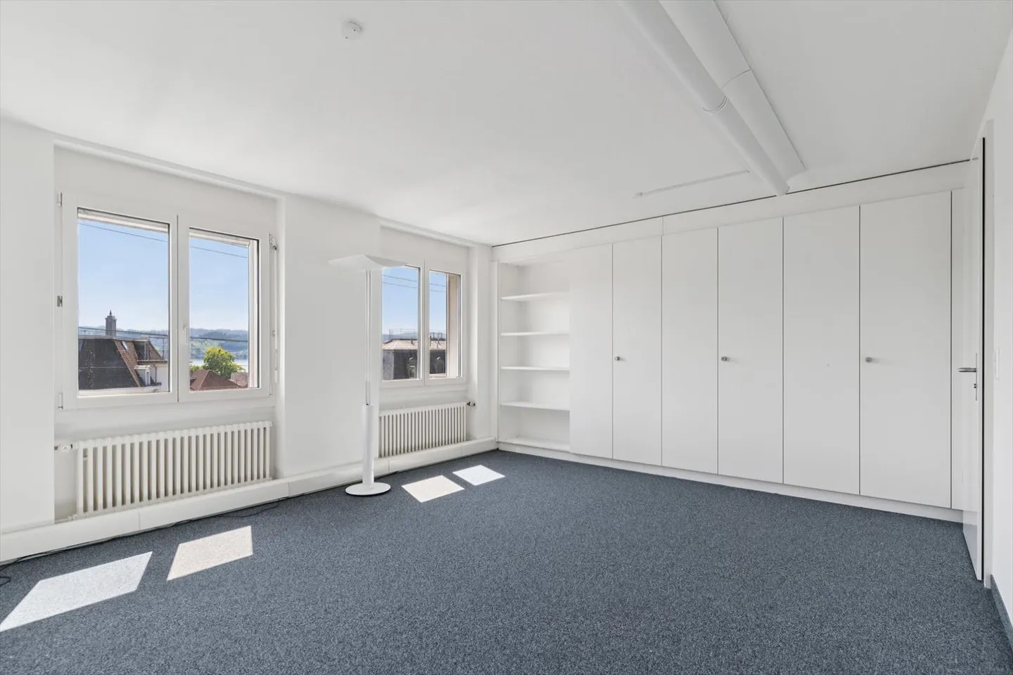 Your new workplace with lake panorama – Bright. Quiet. Inspiring. - Photo 3 of 9