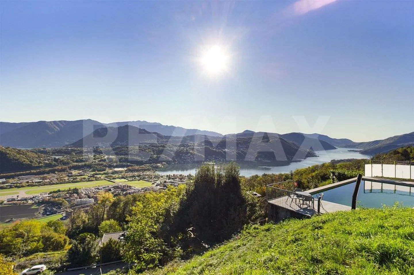 Grundstück mit genehmigtem Bauprojekt mit wunderschönem See- und Panoramablick - Foto 7 von 13