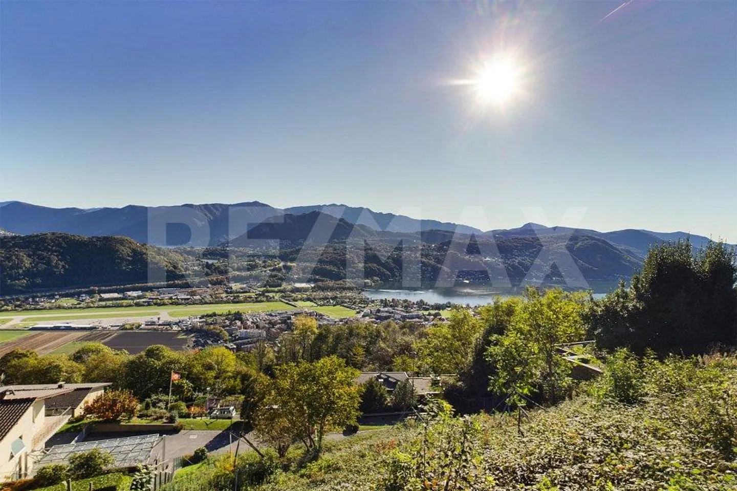 Grundstück mit genehmigtem Bauprojekt mit wunderschönem See- und Panoramablick - Foto 8 von 13