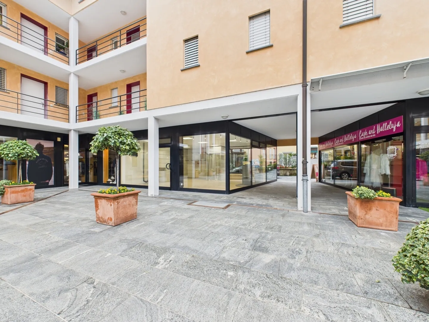 Spazio Commerciale Affascinante ad Ascona - Foto 6 di 7