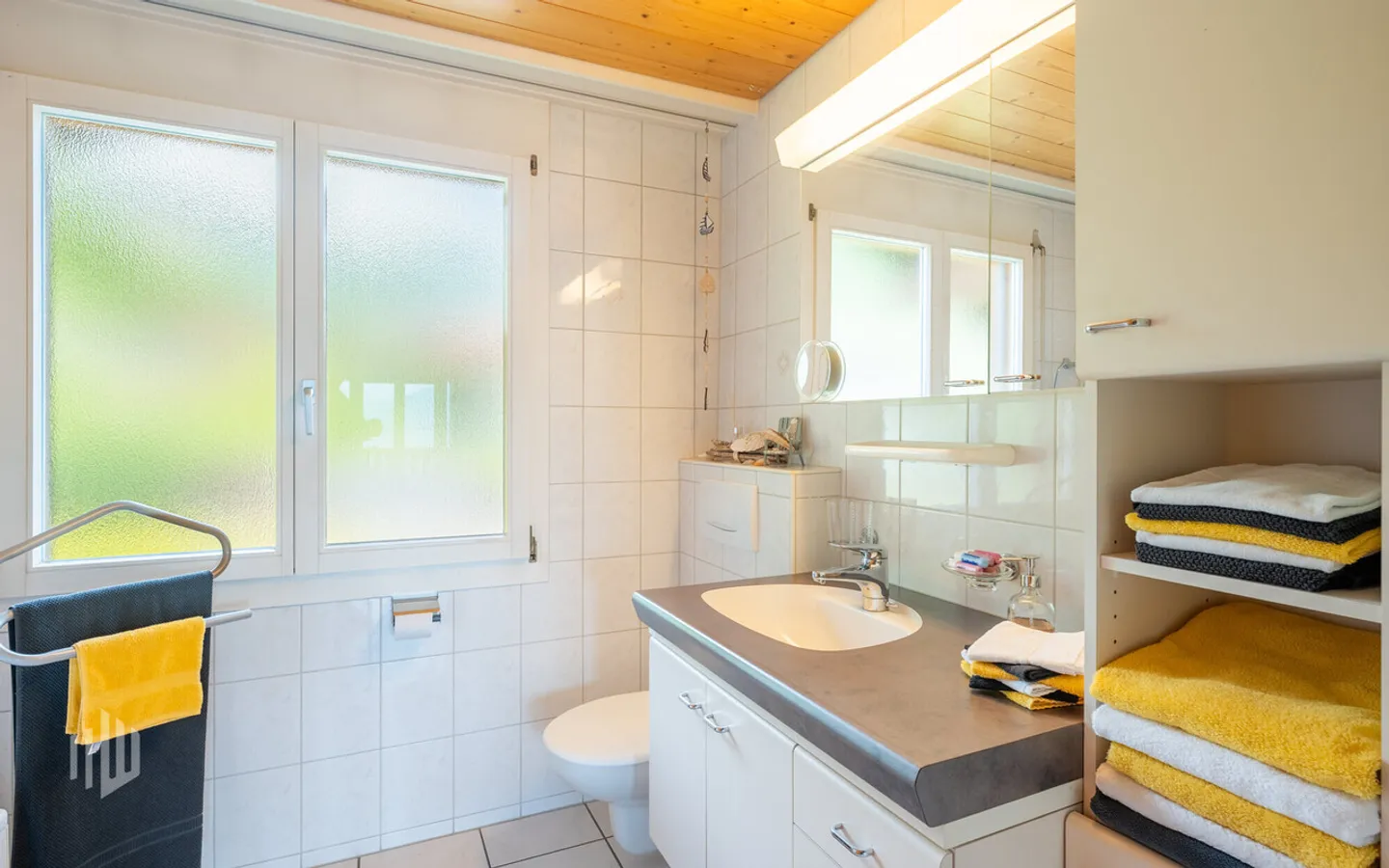 ImmoWyss - Appartement penthouse élégant de 3,5 pièces avec vue sur le lac et les montagnes - Photo 7 sur 8