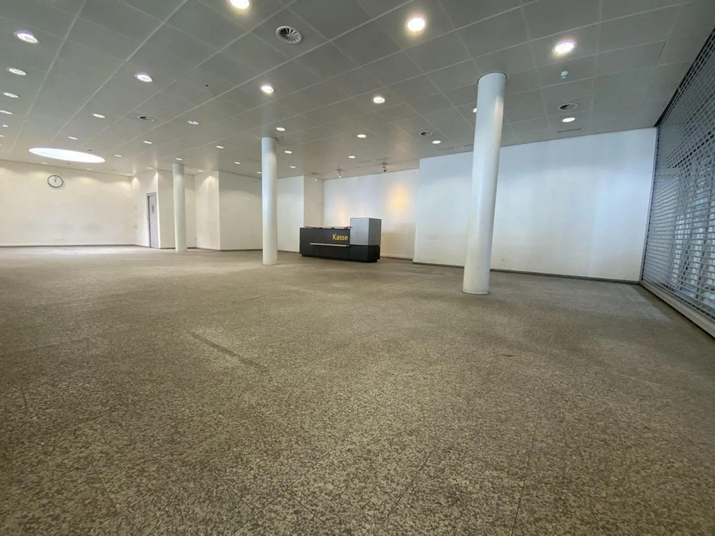 Your new commercial space in a central location - Photo 5 of 12