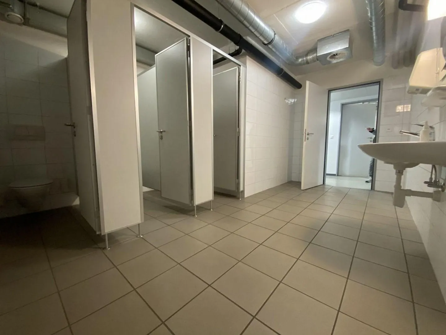 Your new commercial space in a central location - Photo 10 of 12