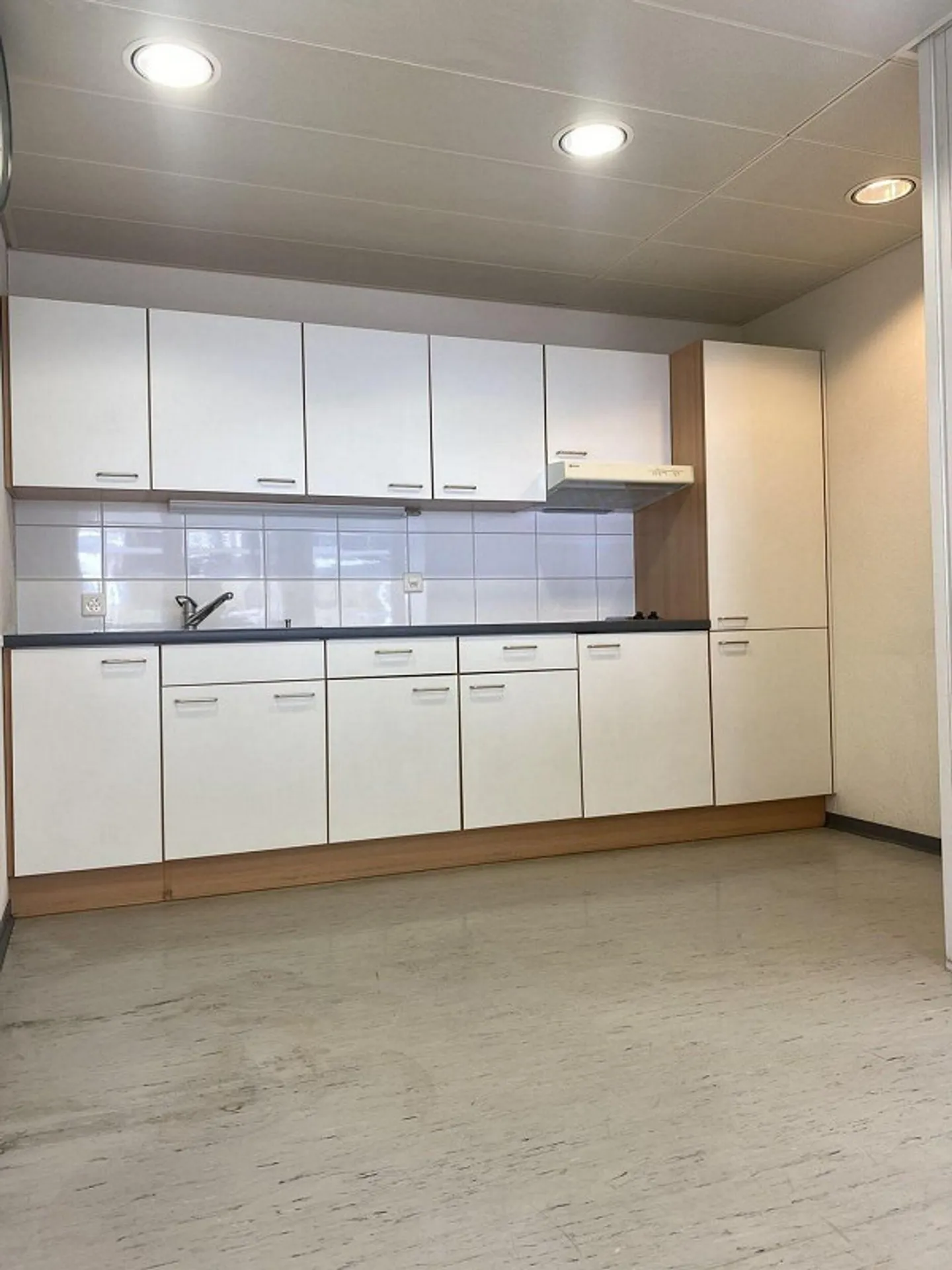 Your new commercial space in a central location - Photo 9 of 12