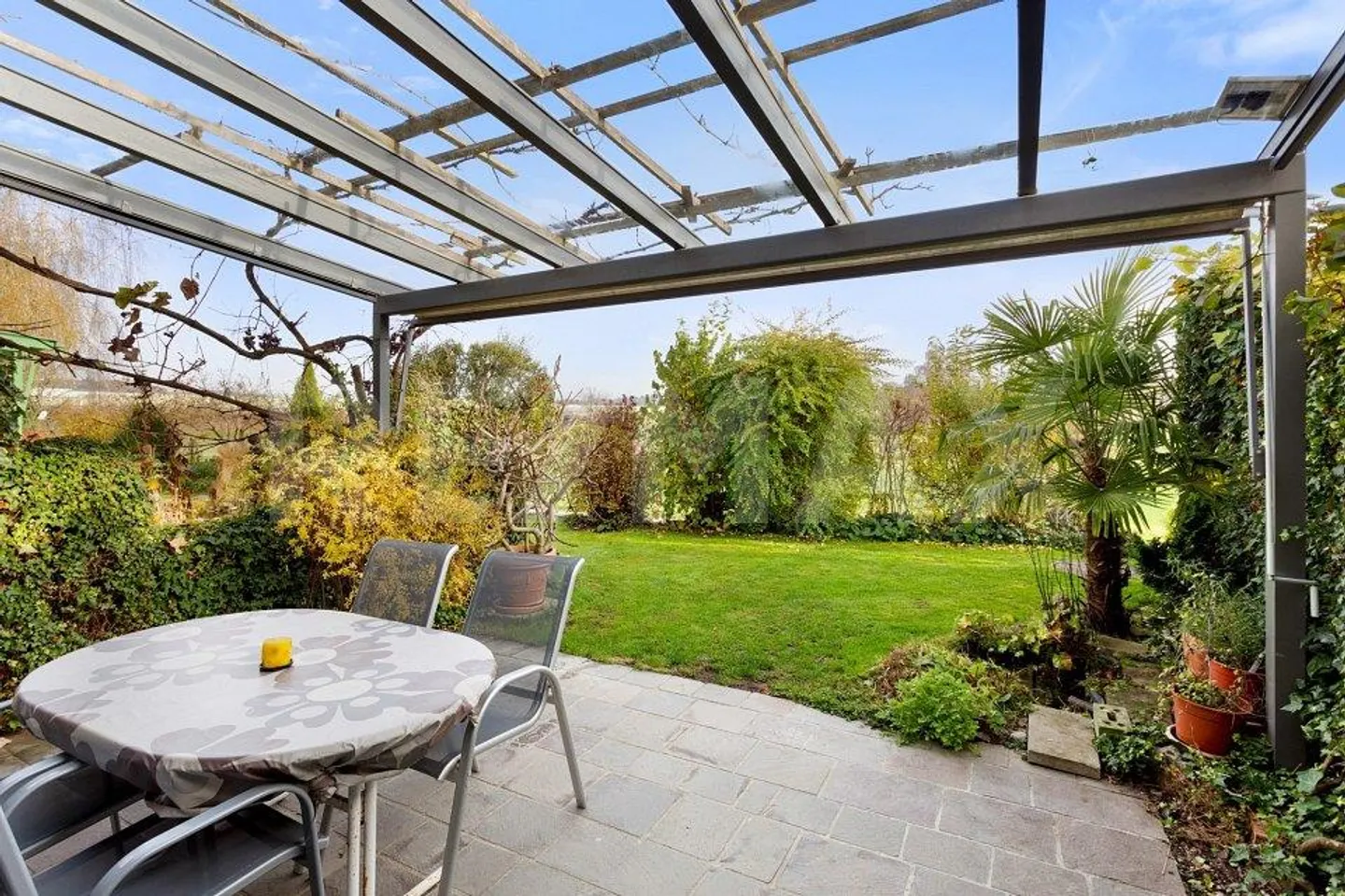 Charming 4.5-Room Middle House with Expansion Potential - Photo 2 of 13