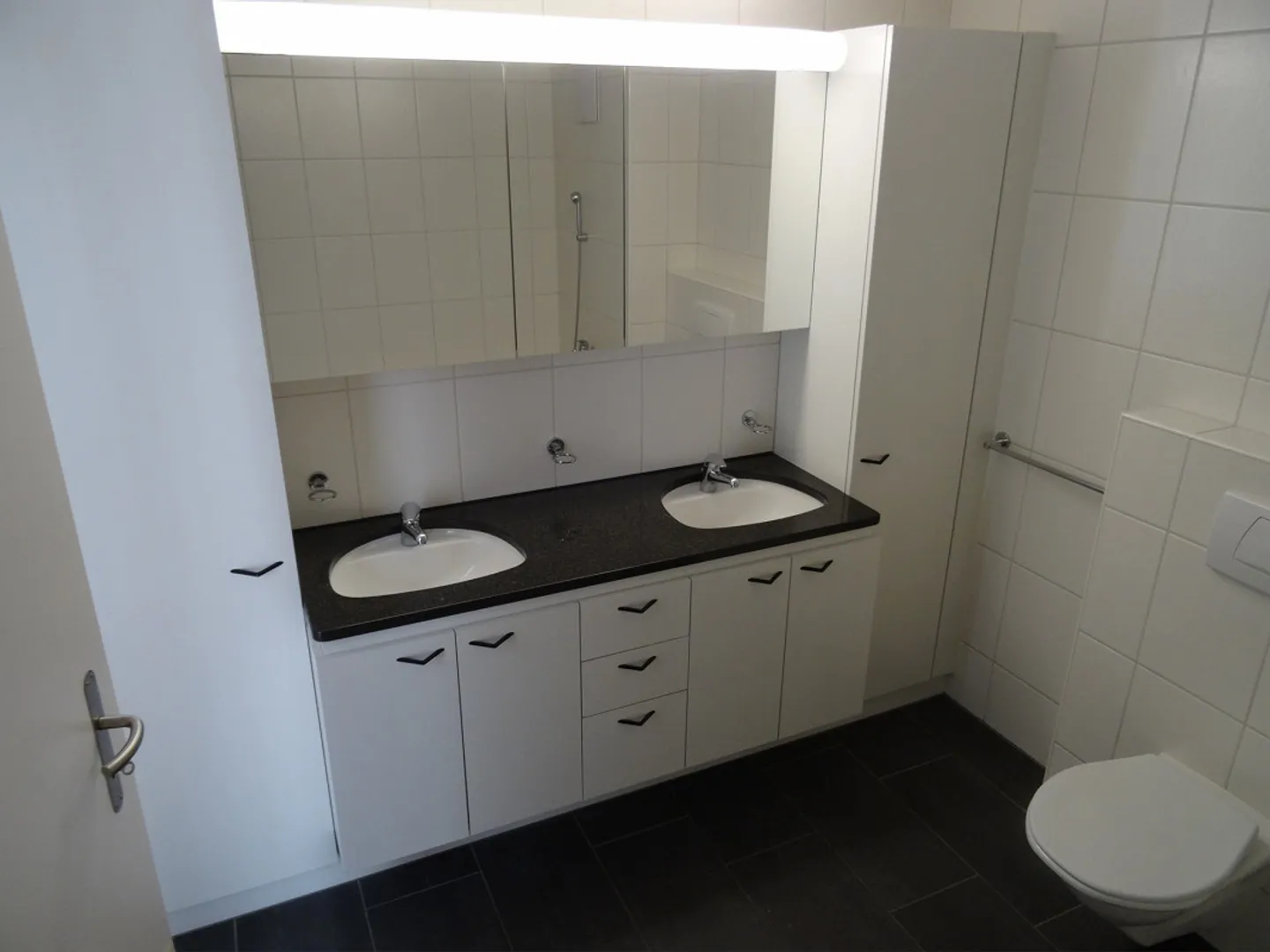 Appartement spacieux et ensoleillé de 5,5 pièces dans un emplacement calme - Photo 10 sur 17