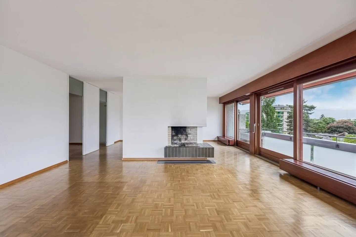 Geräumige Wohnung Nähe UNO - Foto 2 von 12