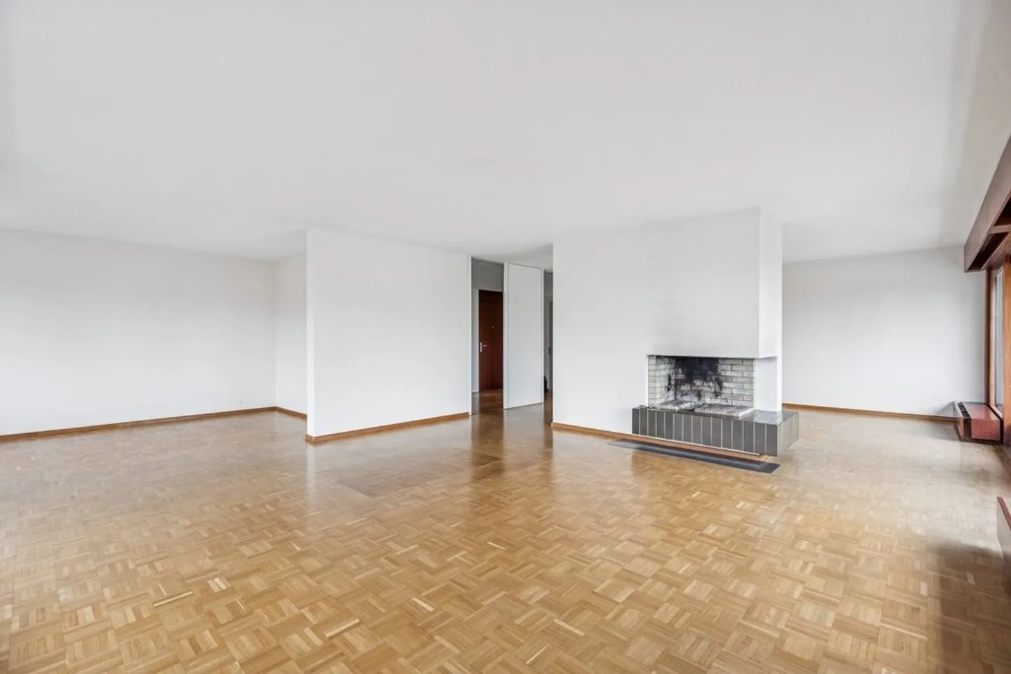 Geräumige Wohnung Nähe UNO - Foto 3 von 12