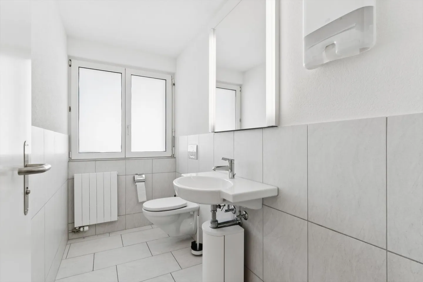 Your new workplace with lake panorama – Bright. Quiet. Inspiring. - Photo 6 of 9