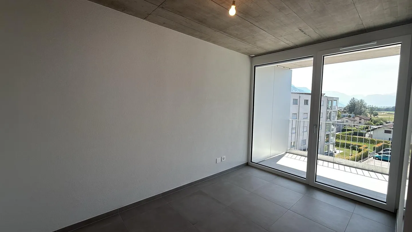 Spazioso attico nuovo con grande balcone - Foto 7 di 15