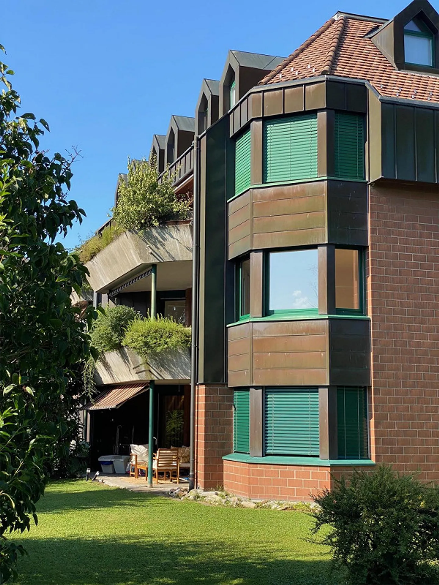 Ampio appartamento con bel balcone - Foto 3 di 16