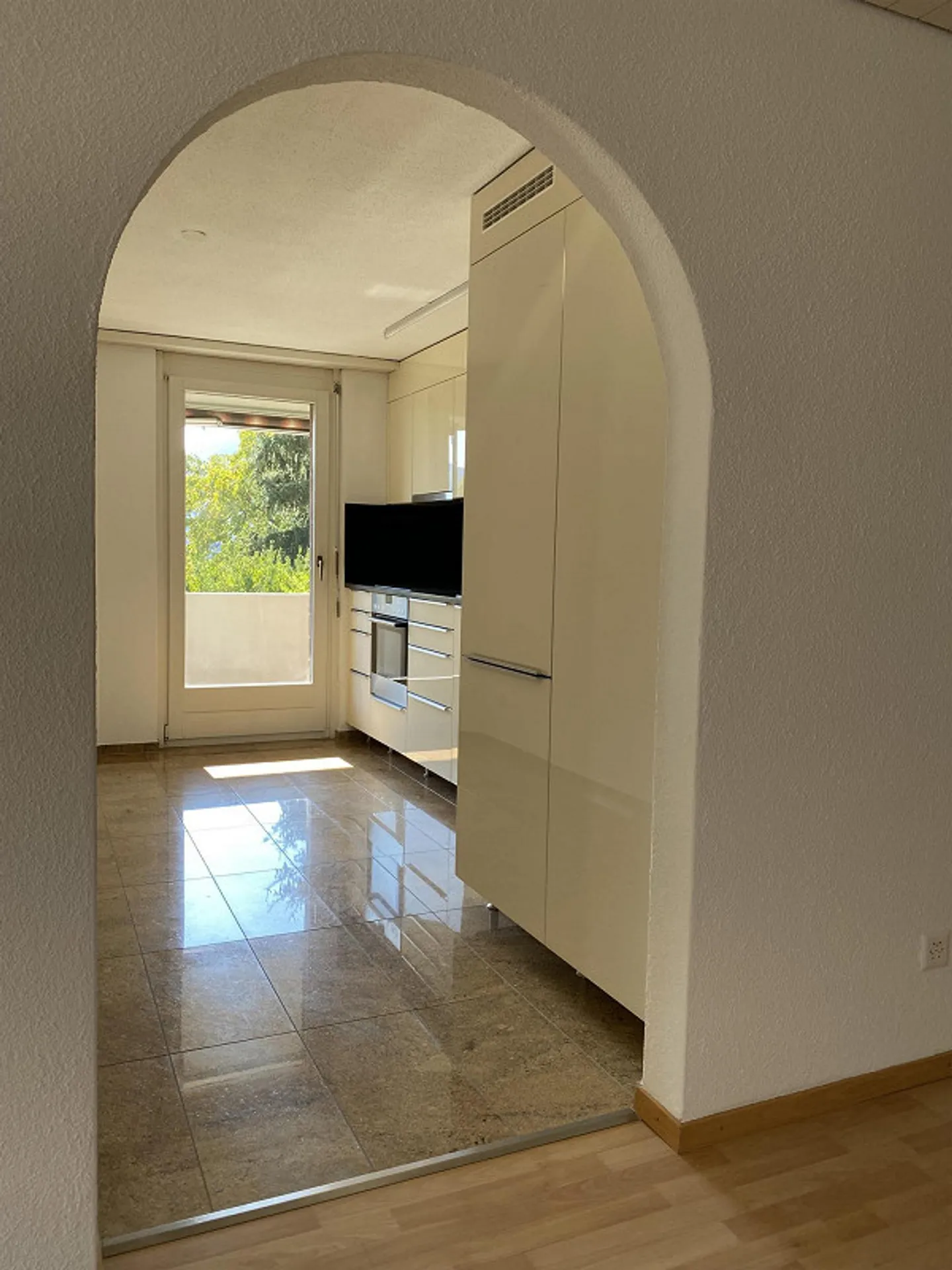 Ampio appartamento con bel balcone - Foto 7 di 16