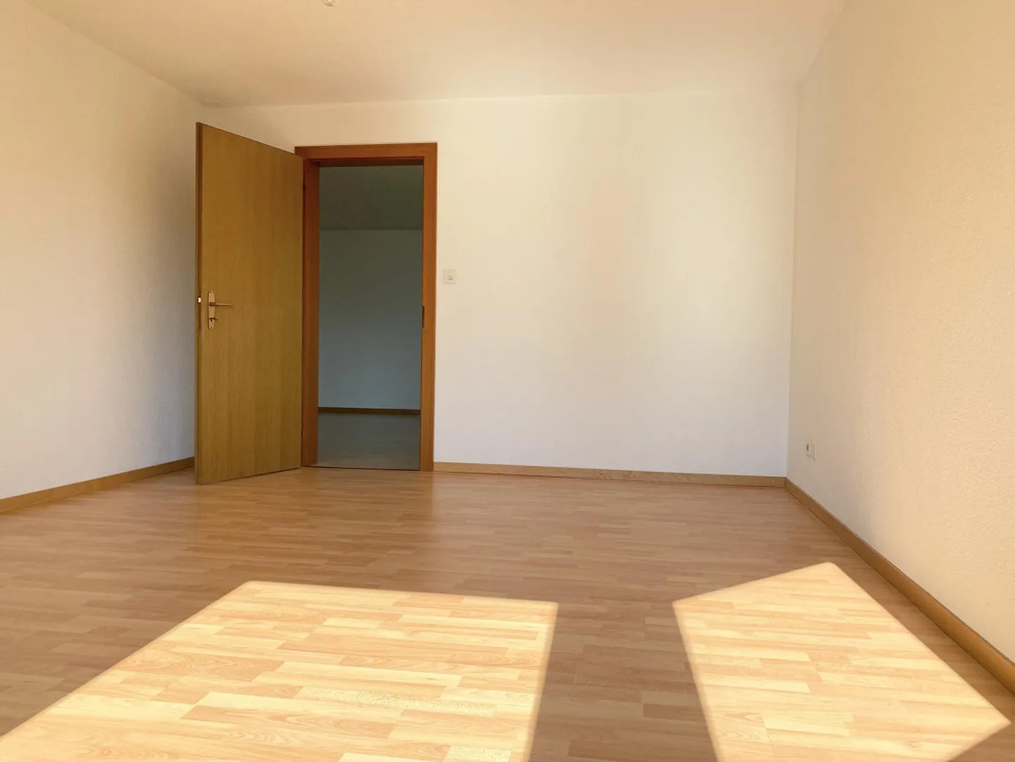 Ampio appartamento con bel balcone - Foto 12 di 16
