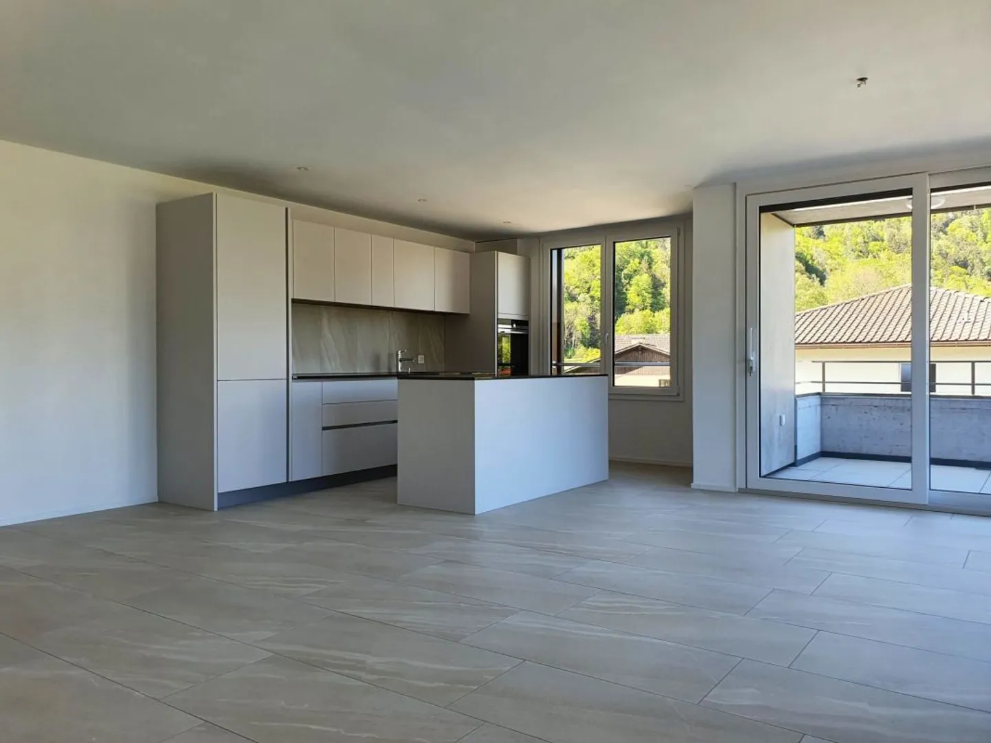 Newly built, large 3.5-room apartment - Photo 2 of 13