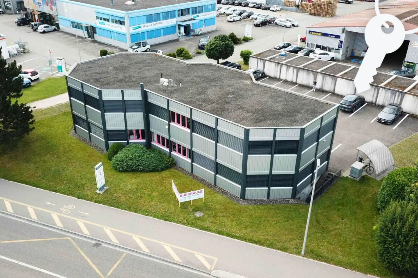 Attractive commercial space with direct motorway access - Photo 4 of 4