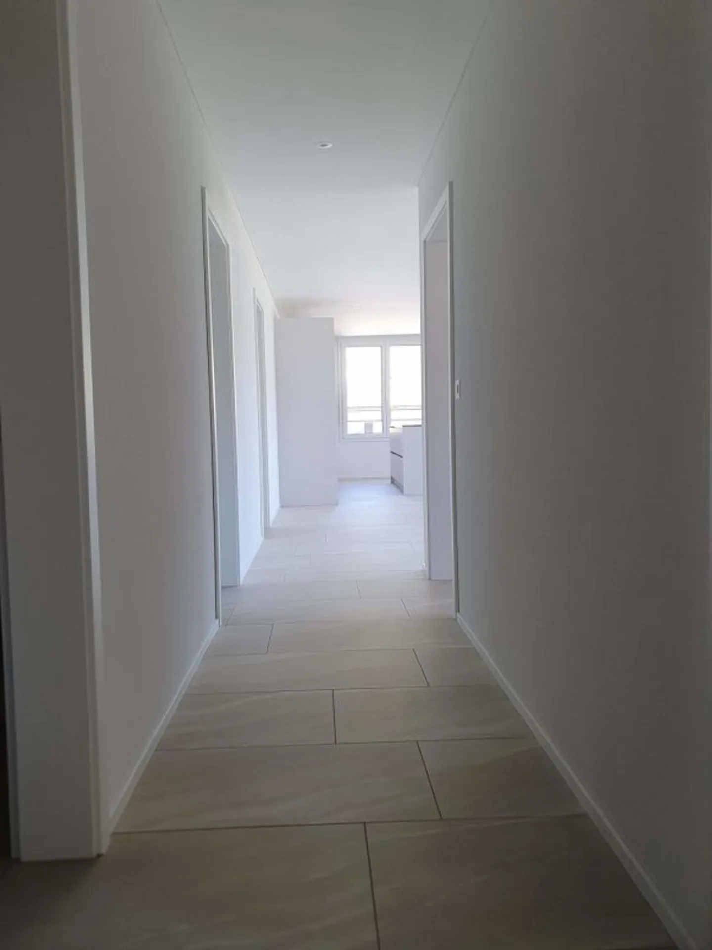 Newly built, large 3.5-room apartment - Photo 10 of 13