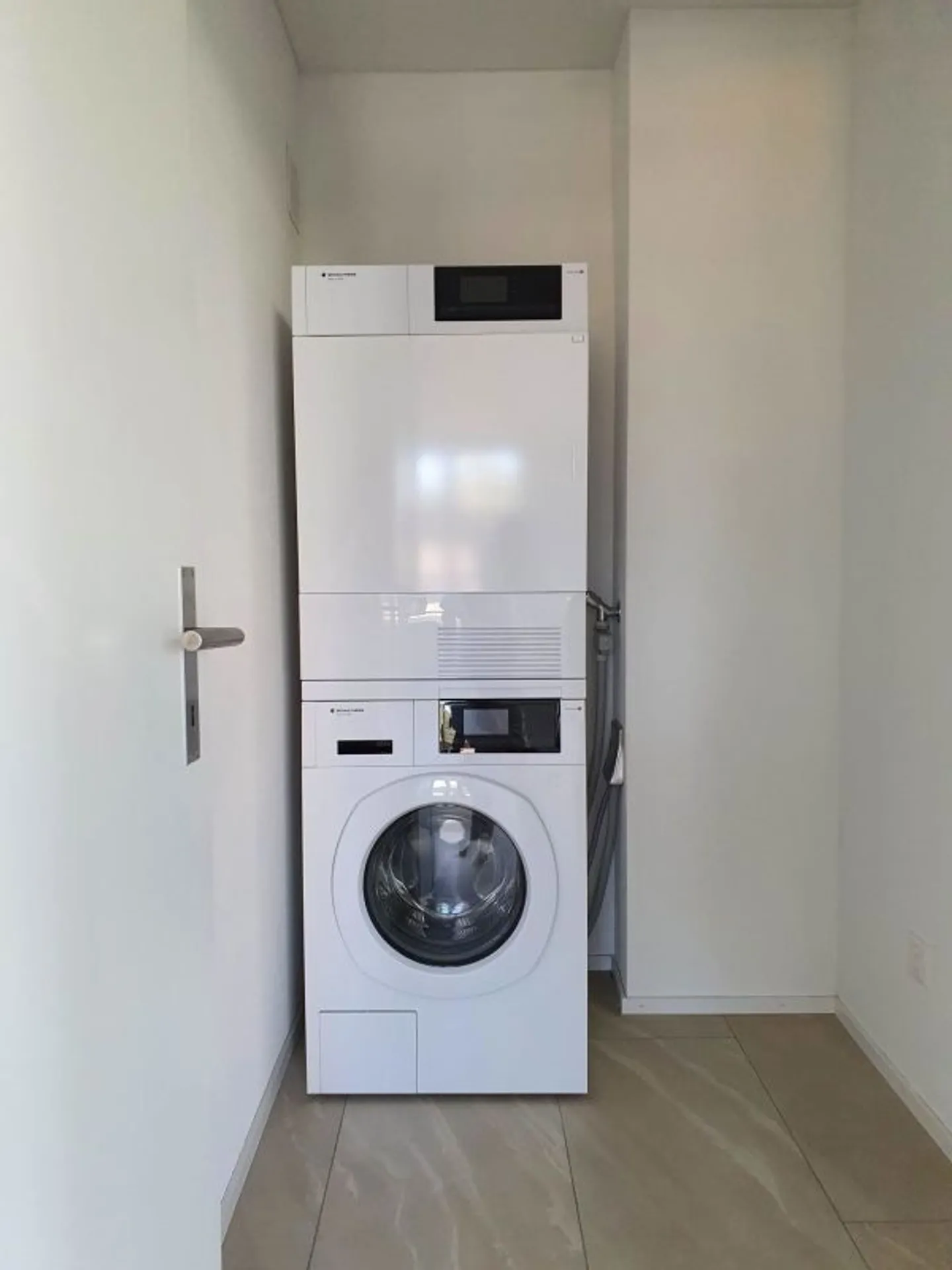 Newly built, large 3.5-room apartment - Photo 12 of 13