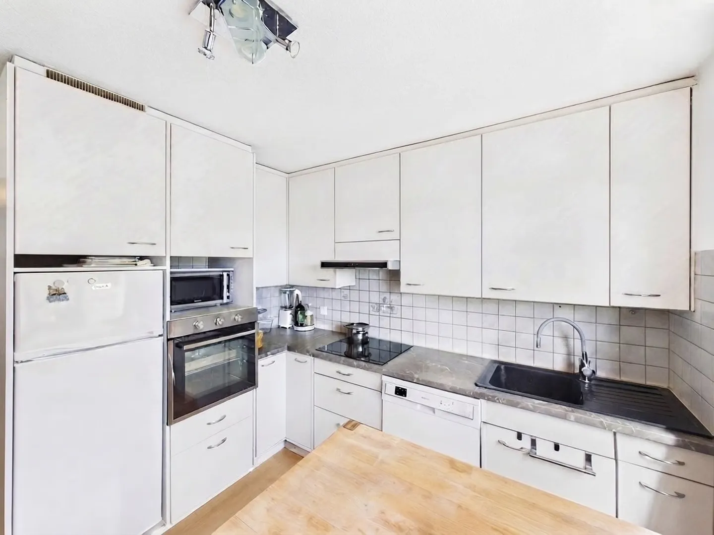 Spacious multi-generational house with studio/commercial space & dream family garden - Photo 2 of 12