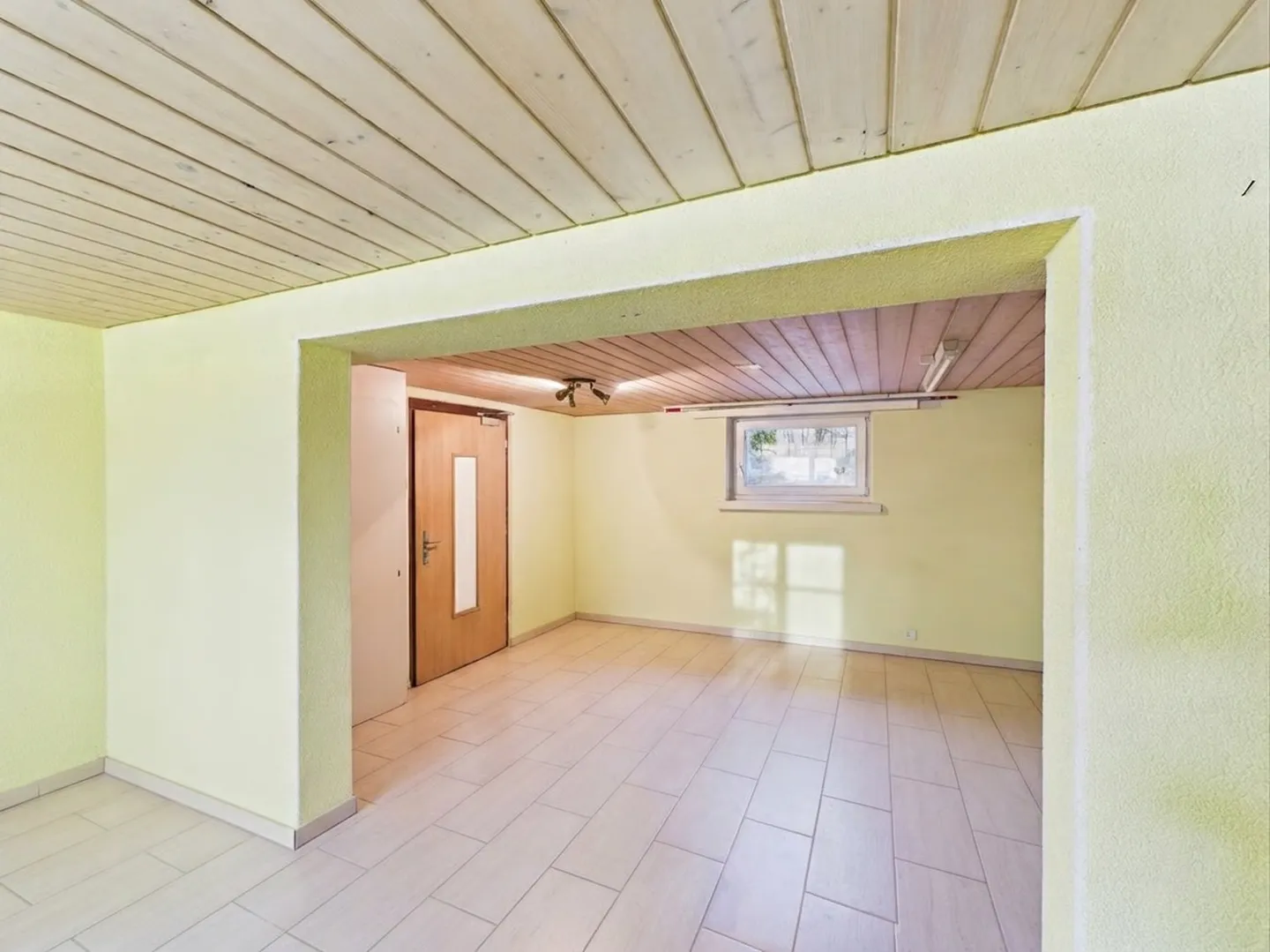 Spacious multi-generational house with studio/commercial space & dream family garden - Photo 6 of 12