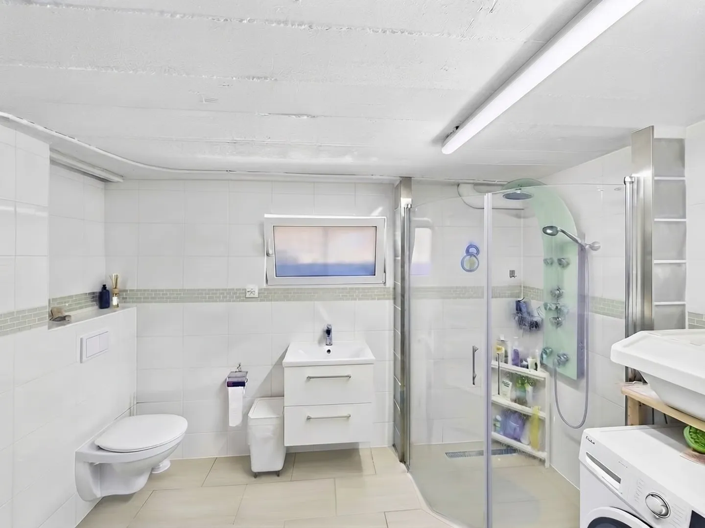 Spacious multi-generational house with studio/commercial space & dream family garden - Photo 8 of 12