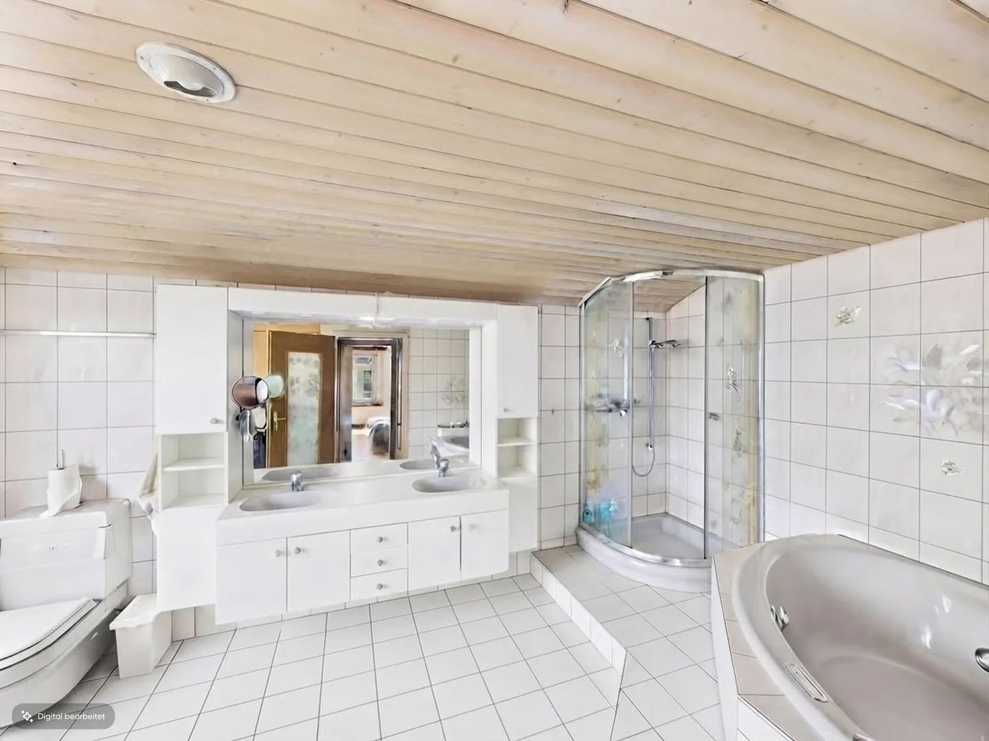 Spacious multi-generational house with studio/commercial space & dream family garden - Photo 5 of 12