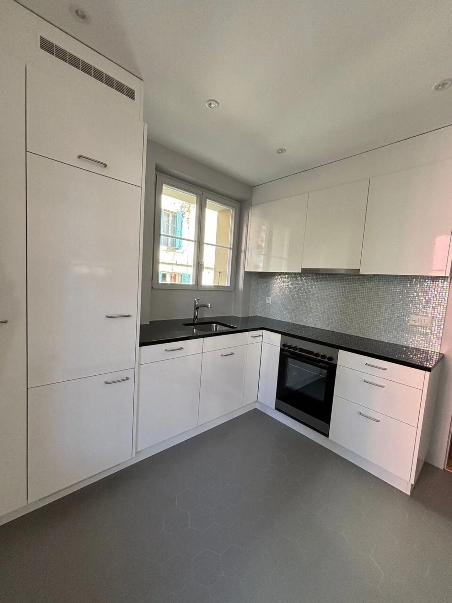 L'accès en vaut la peine - Votre maison fraîchement rénovée vous attend ! - Photo 3 sur 9