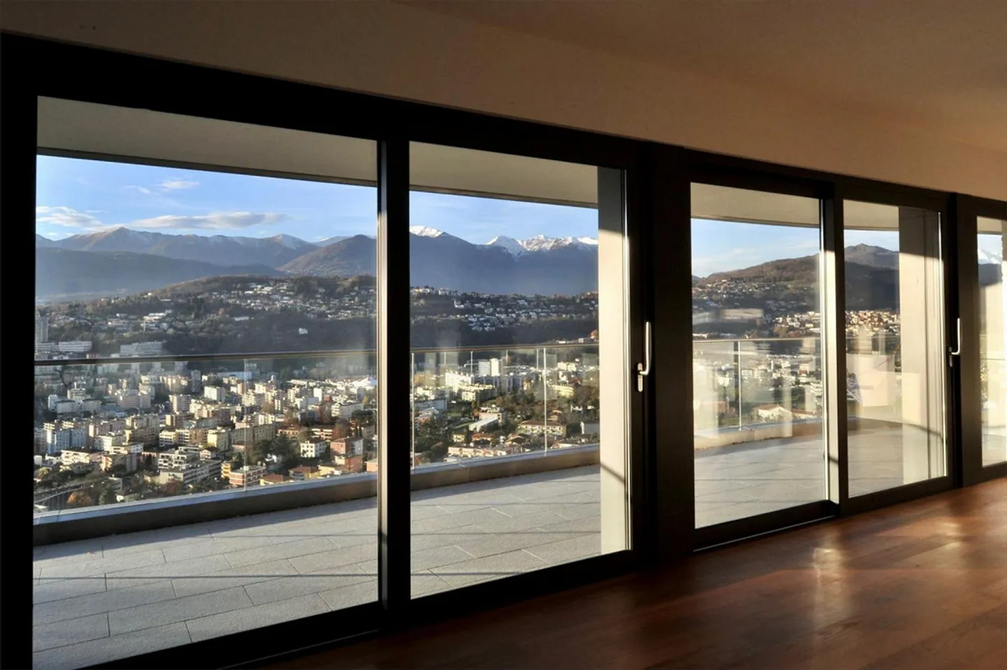 Elegante Wohnung mit Terrasse - Foto 3 von 14