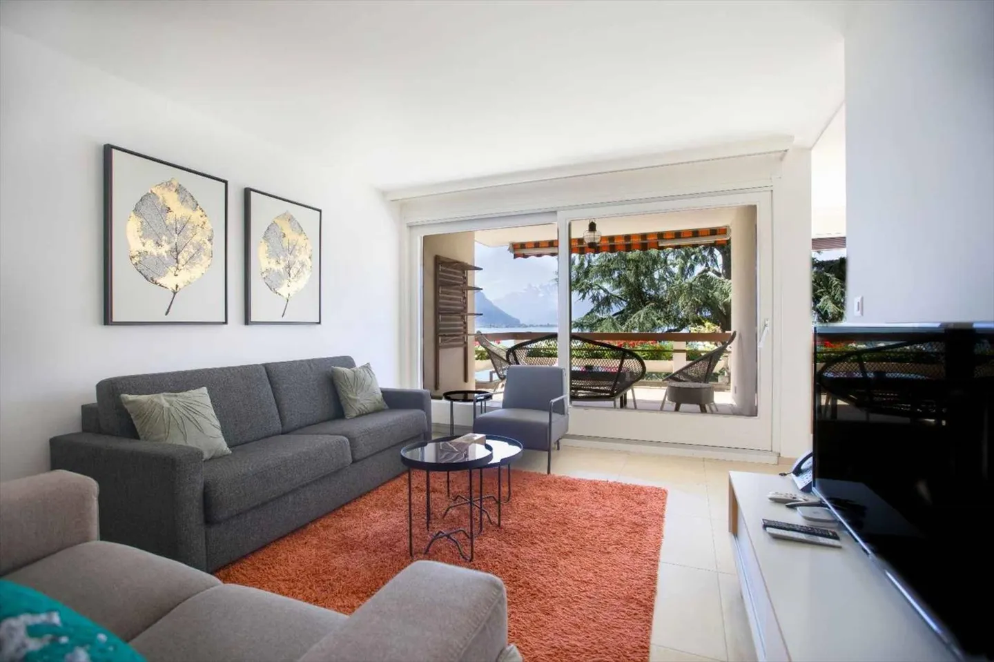 Charming 4.5-room apartment with terrace and panoramic view in Montreux - Photo 2 of 8