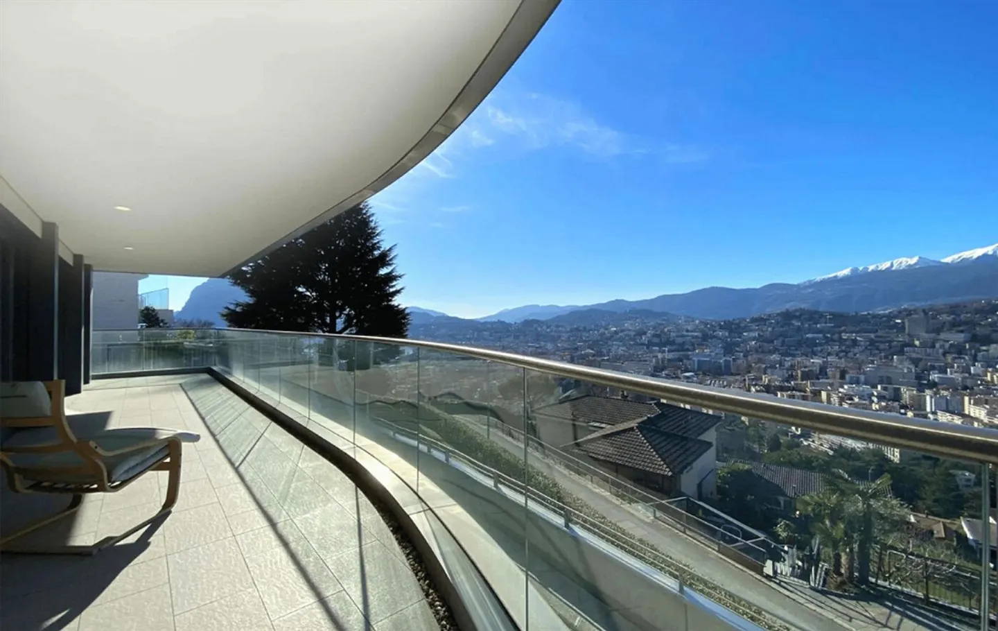 Elegante Wohnung mit Terrasse - Foto 1 von 14