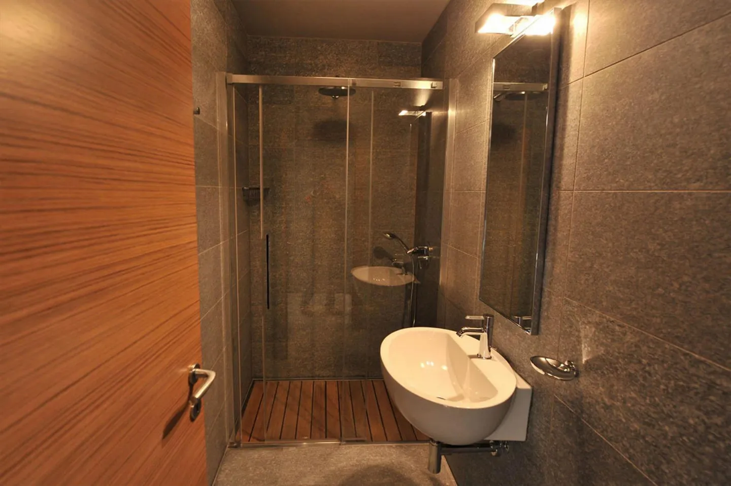 Elegante Wohnung mit Terrasse - Foto 10 von 14