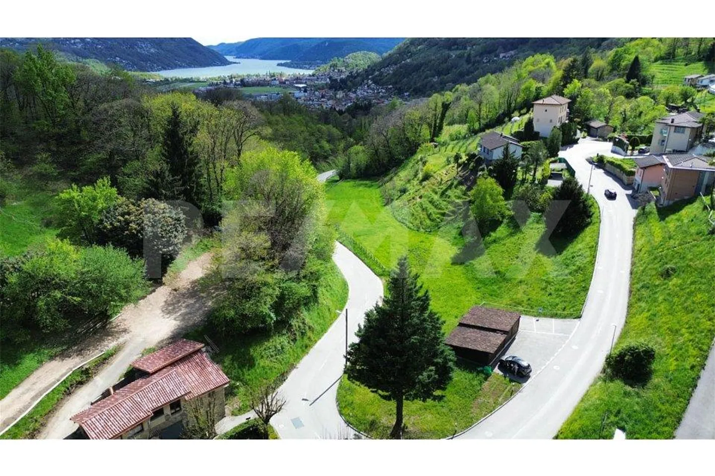 Terrain constructible avec des opportunités polyvalentes - Photo 1 sur 8