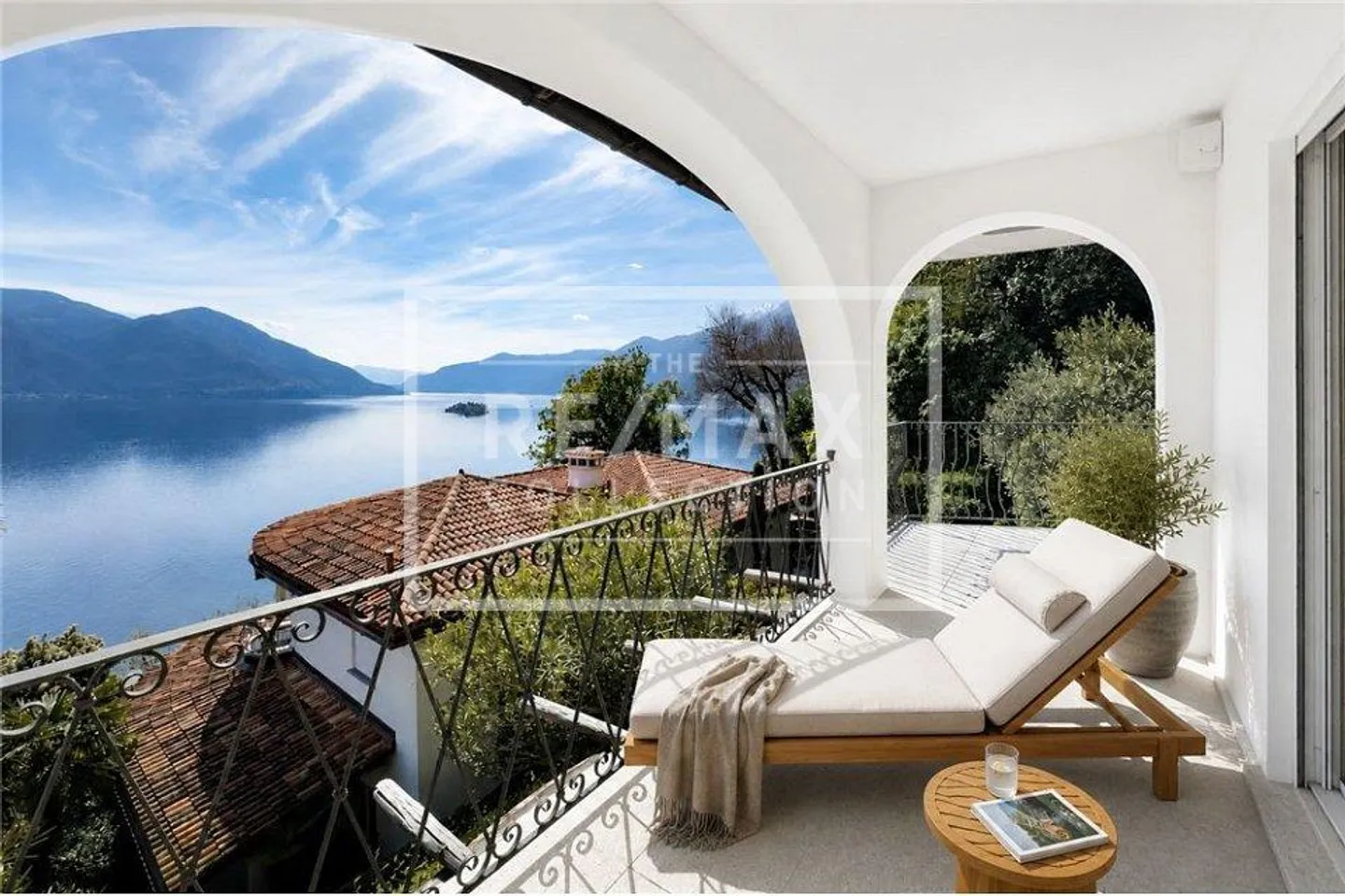 4-room villa in Ascona with 180° lake view - Photo 1 of 13