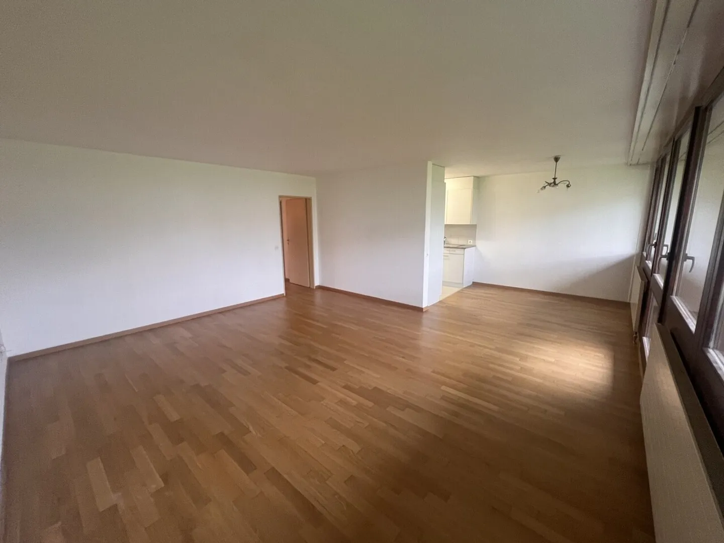Geräumige 4.5 Zimmerwohnung - Foto 2 von 8