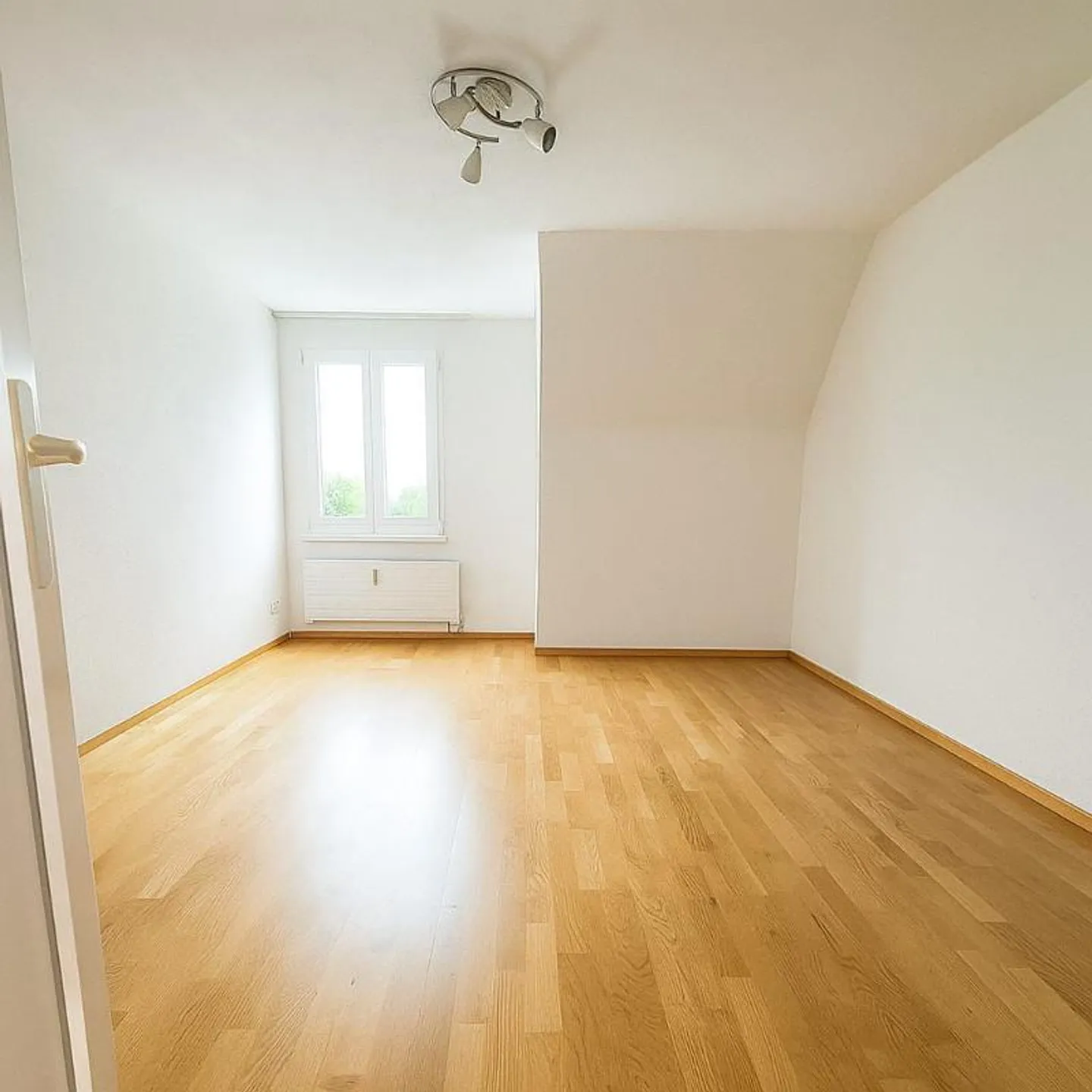 6 Room Single Family House - Photo 2 of 5