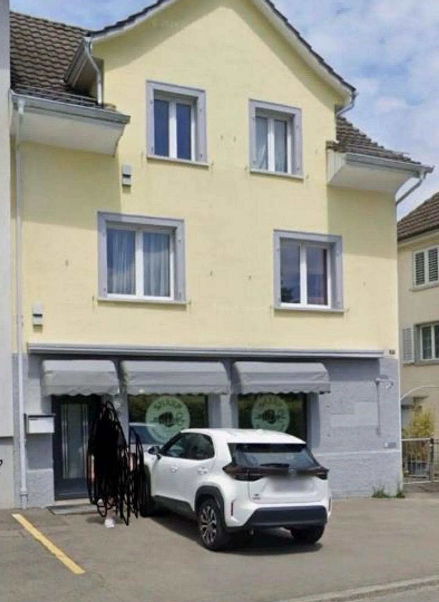 6 Room Single Family House - Photo 1 of 5