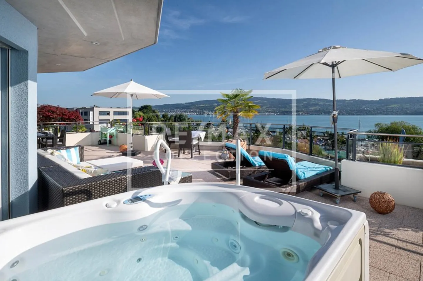 Appartamento terrazza unico di 4,5 stanze con vista lago e carattere benessere - Foto 2 di 13