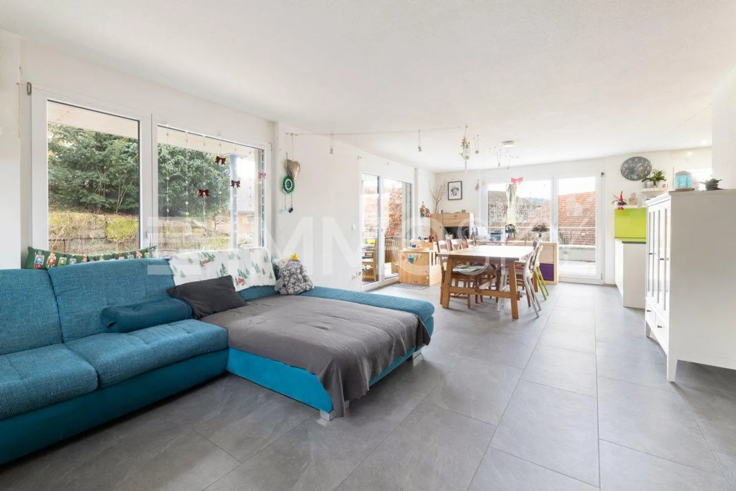 Modern Family Home with Apartment - Photo 3 of 5