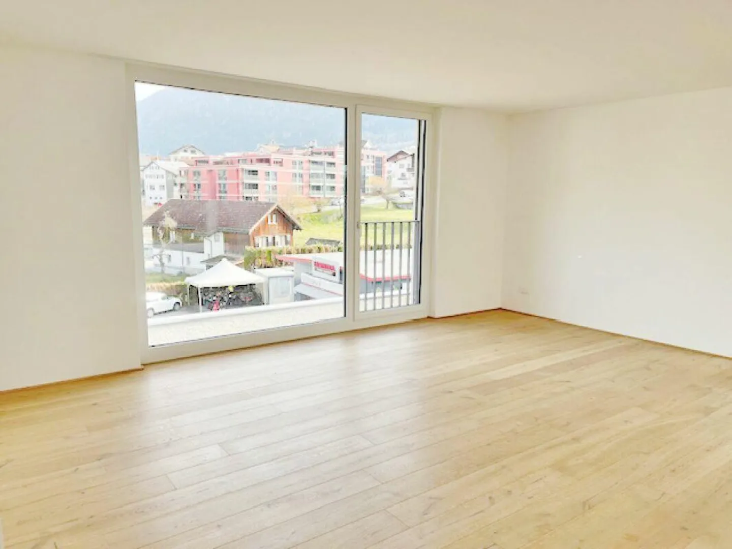 4.5-room apartment with large garden terrace and balcony in Ilanz - Photo 2 of 13