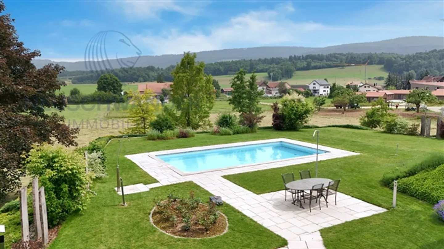 Outstandingly renovated farmhouse, large plot, stunning view, close to amenities - Photo 4 of 13