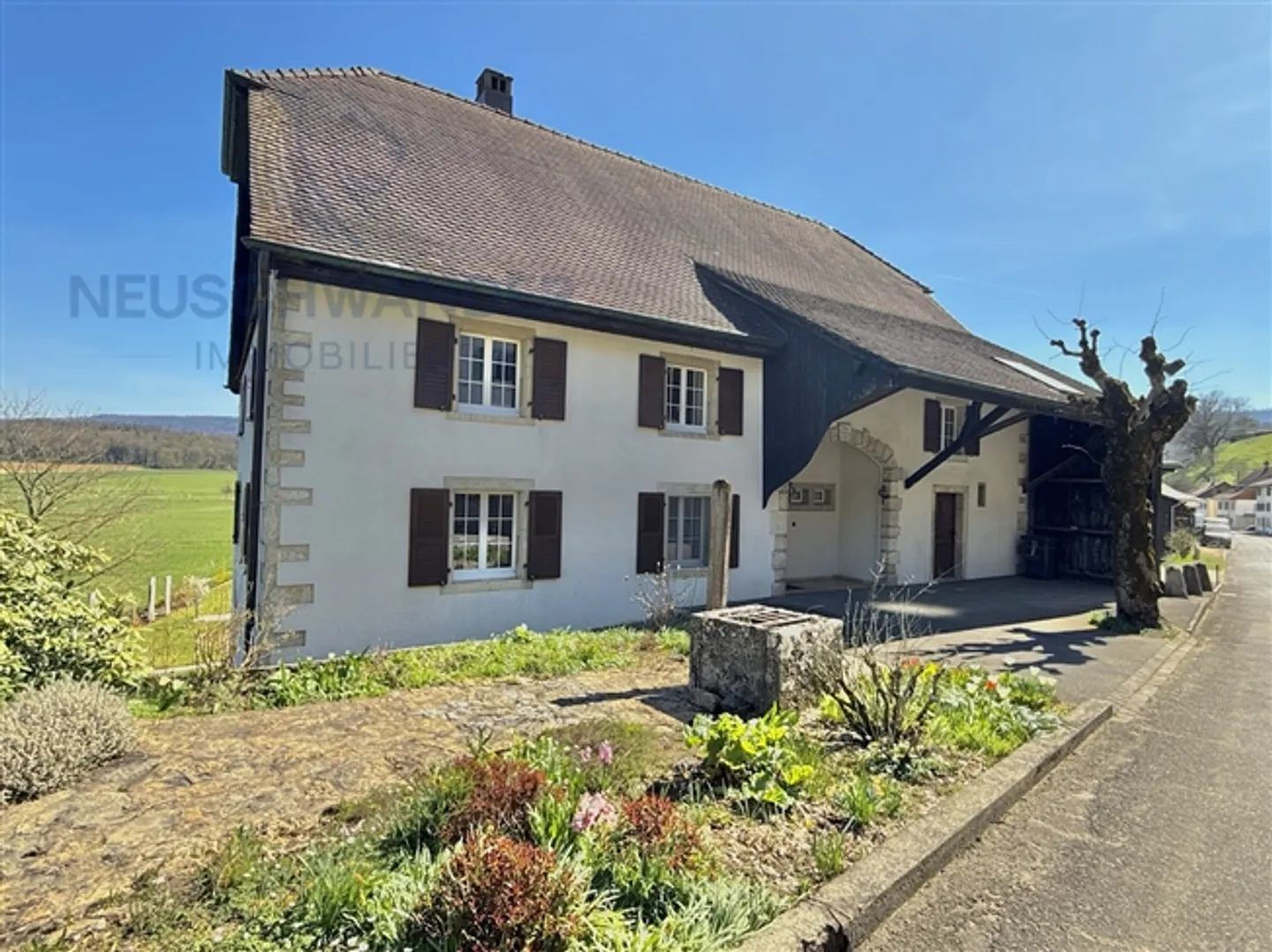 Outstandingly renovated farmhouse, large plot, stunning view, close to amenities - Photo 5 of 13