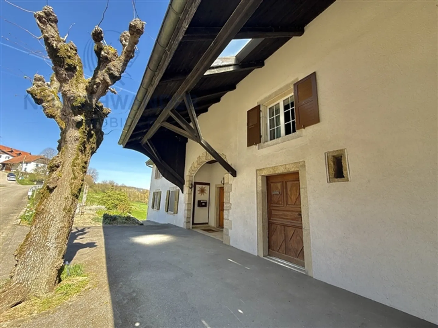 Outstandingly renovated farmhouse, large plot, stunning view, close to amenities - Photo 6 of 13