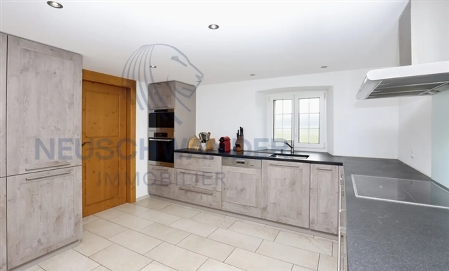 Outstandingly renovated farmhouse, large plot, stunning view, close to amenities - Photo 12 of 13